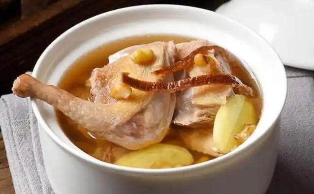 夏天热得冒汗？喝鸽子汤竟能补血安神，效果比你想的多