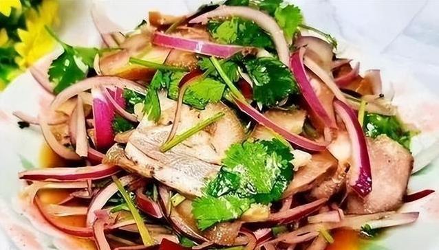 猪头肉被嫌油腻多年，医生却说：适量吃能补4种营养？