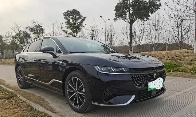 新手秒变老司机，岚图追光5大功能超实用，开车从此不慌张