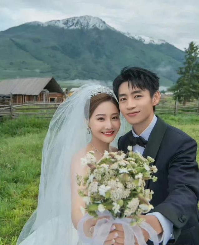 大学恋爱15年，他俩结婚证选潍坊领，甜蜜背后藏啥秘密？
