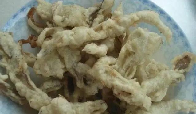 蘑菇一炒就发黑？加这步，炸出金黄酥脆全家抢着吃