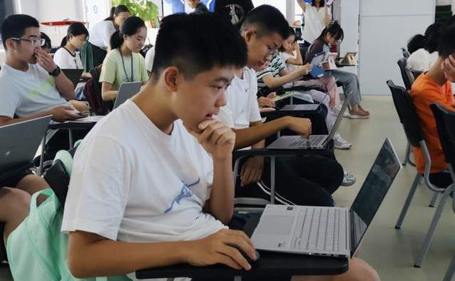 40个孩子玩转AI视觉，动漫角色自己造，无人机还能踢足球？