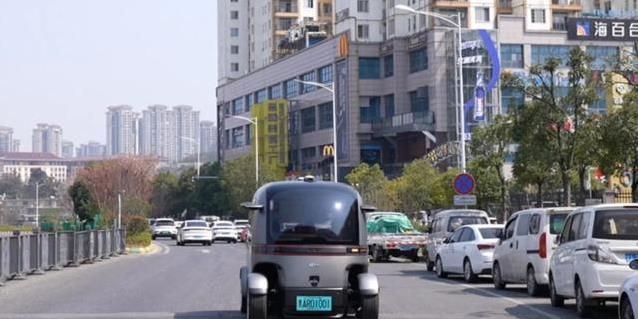 无人车跑街头，游船自己开，无人机14分钟救命？