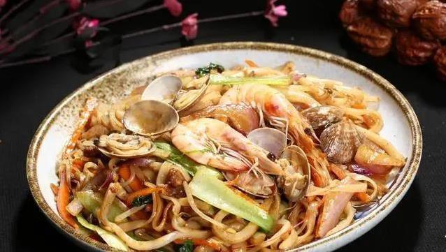 广州街头一碗粉，百年传承成国宝，你吃过正宗沙河粉吗？