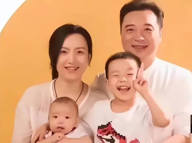 58岁老戏骨辞职追梦,两个小儿子成动力,他却不敢停下来