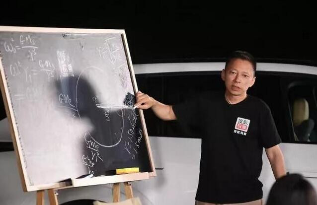 解答过程真的很难！张朝阳出物理题考网友仅一人答出
