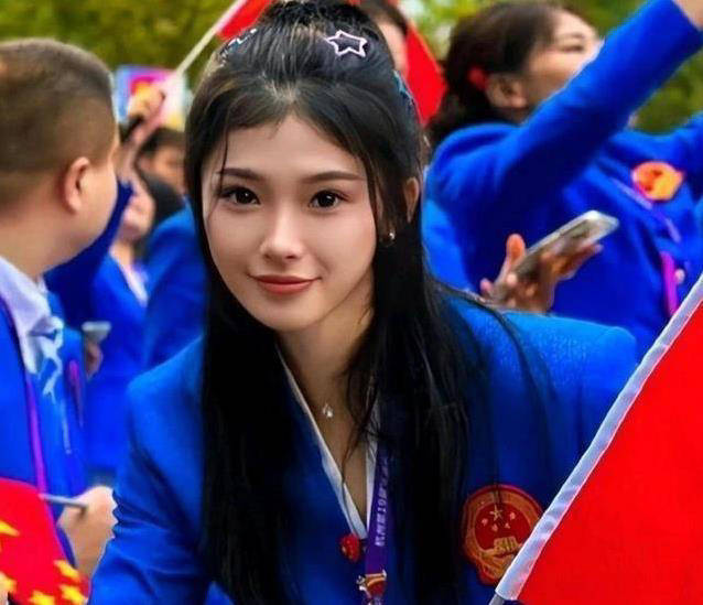 吴艳妮出征田径世锦赛 美丽与速度并存