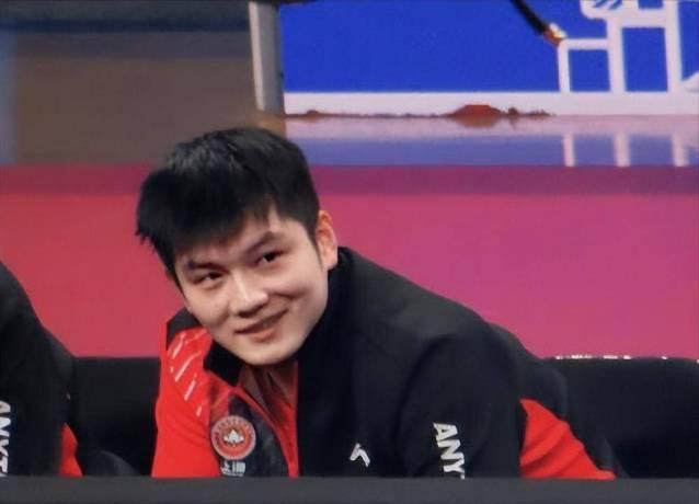 人气火爆!樊振东的纪念衫在德国供不应求 球迷疯狂抢购