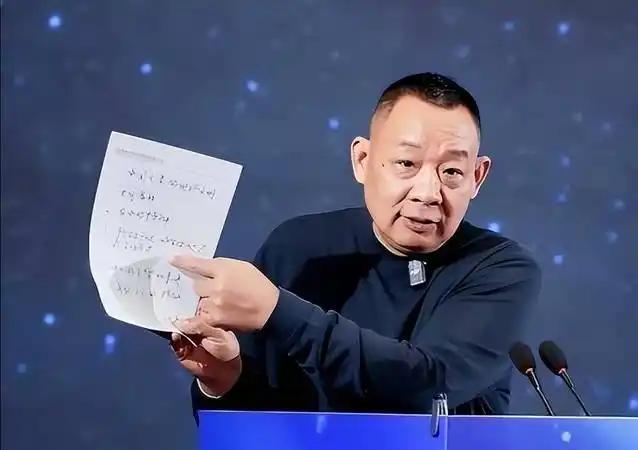 于东来在英国伦敦吃胡辣汤 理念感动小店老板
