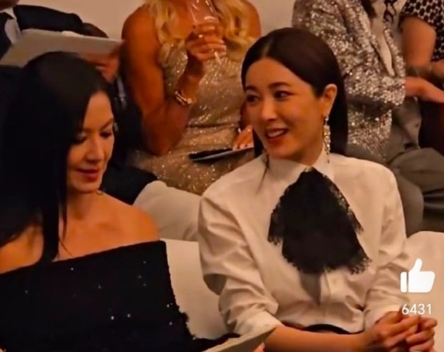 曾黎林熙蕾同框热聊 画面十分养眼