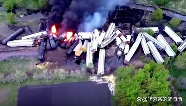 乌克兰列车遭无人机垂直落下袭击