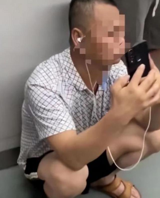 疑涉事地铁事件川大女生同学发声：差点被她校园霸凌到自杀！