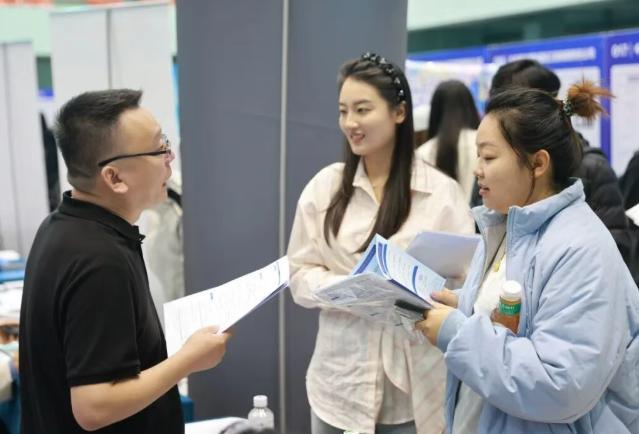 央企到哈尔滨高校招人 重点单位青睐工科人才