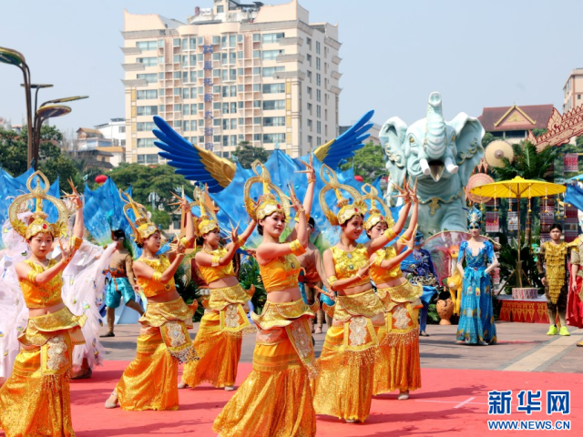 西双版纳多民族盛装巡游尽显民族风情