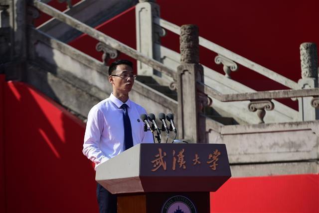 请党放心强国有我！武汉大学开学典礼上热搜