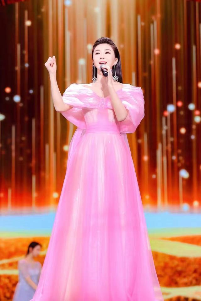 2021东方卫视春晚节目提前爆 伊丽媛压轴独唱《百年再启航》