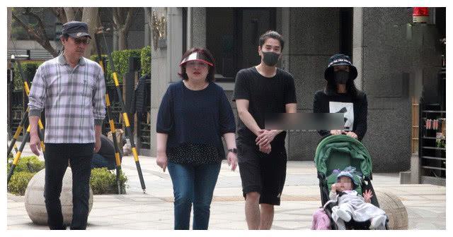 赵又廷父亲赞儿媳高圆圆贴心 透露孙女乖巧懂事