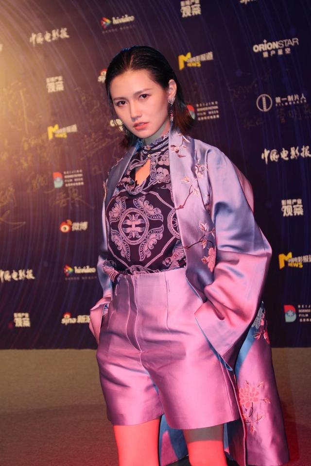 桥曜娜亮相北京科幻电影周红毯 实力演绎“科幻女神”风采