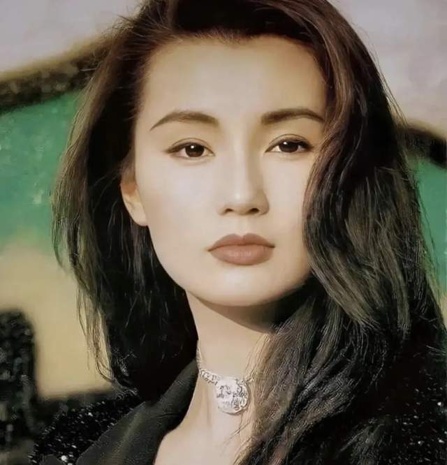 过瘦了58岁张曼玉罕露面穿百元碎花裙锁骨抢镜3