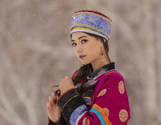 《封神第一部》妲己来了！ 中俄混血有蒙古族血统，长相和妆容引争议！