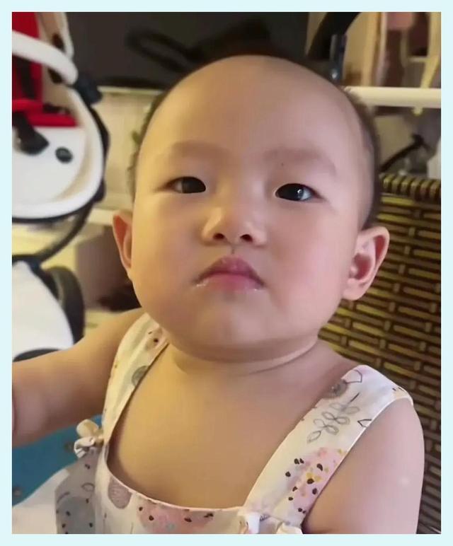 黄一鸣说女儿蹦迪随王思聪 网友吐槽"不要再蹭孩子热度了"！