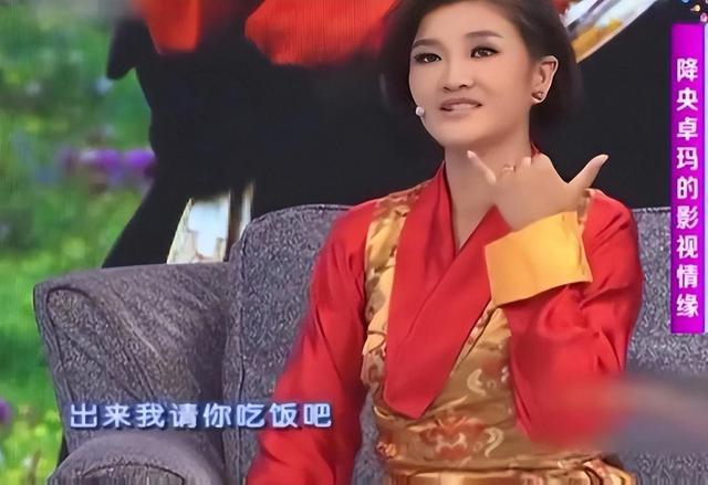 歌手降央卓玛：因丈夫高颜值疯狂倒追，婚后生3胎，如今怎么样了