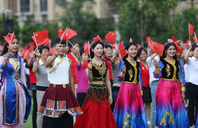 这个民族百年来一直没国籍，一直期盼加入中国，如今愿望终于实现了！