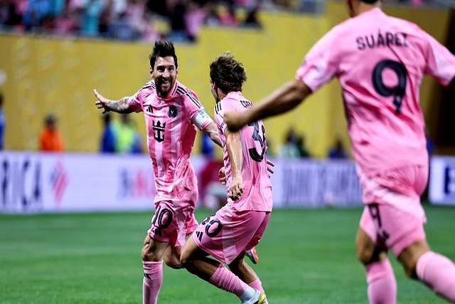 足坛同夜五佳球:卡塔尔联赛惊艳任意球绝杀葡超妖锋神级一条龙破门