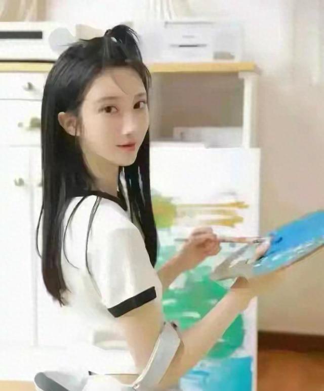 北京一校花师姐,太漂亮了!拍不出她万分之一的好意思,太迷东谈主了