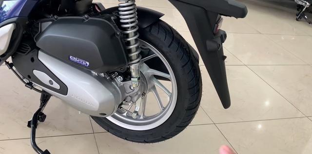 代步通勤踏板也疯狂！125CC水冷引擎，12.5匹马力，2.1L油耗配CBS