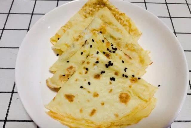 早餐鸡蛋饼，只需鸡蛋面粉搅一搅，简单快手又美味