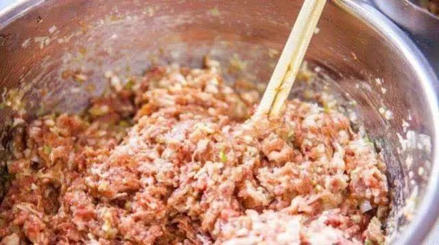 包饺子时饺子馅总是搞不定？3个步骤教你做出美味的饺子馅