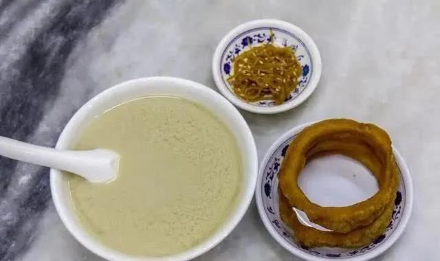 北京名小吃“豆汁儿”，有人认为臭过榴莲，你敢尝试吗