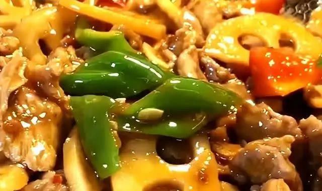手残党的福音，深扒莲藕炒肉片的下饭做法，荤素搭配，营养美味