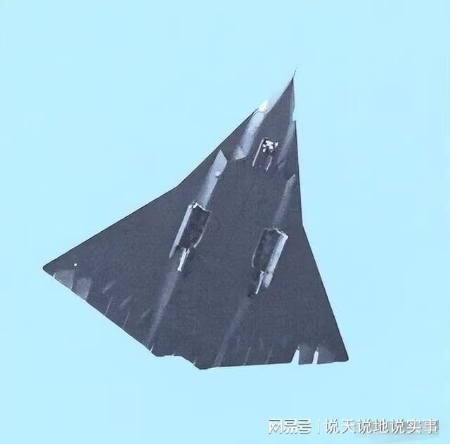 六代机首飞成功，歼20陪飞！中国航空工业再创辉煌