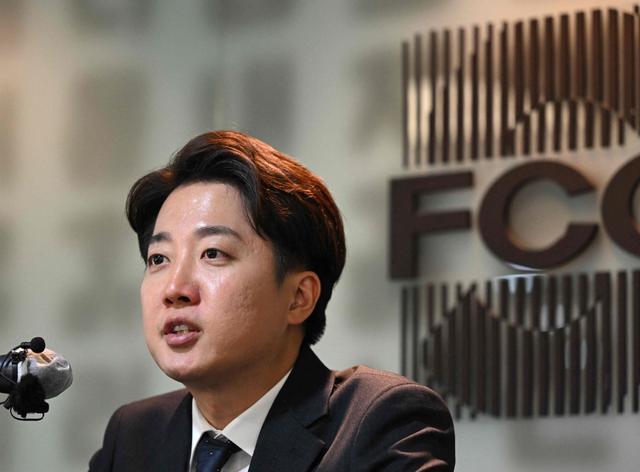 专家：韩国大选惊现黑马 三强对决局势紧张