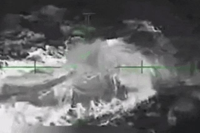 特朗普称美摧毁一艘大型潜艇