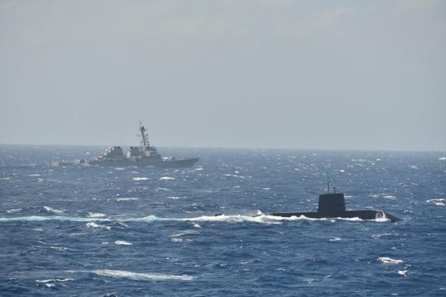 日本潜艇首次与美国海军南海演习