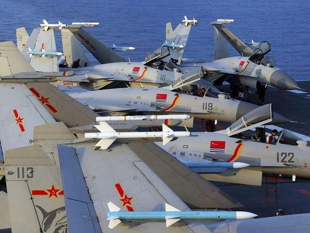 改进型歼15首曝换装新雷达翼尖挂架是亮点