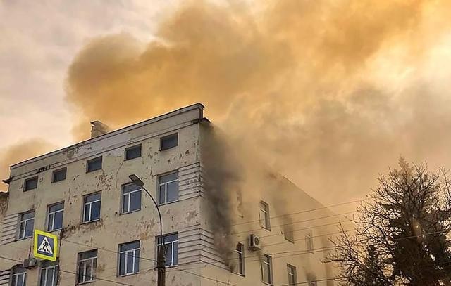 俄空天军研究院突发大火：数十人伤亡有人跳楼逃生