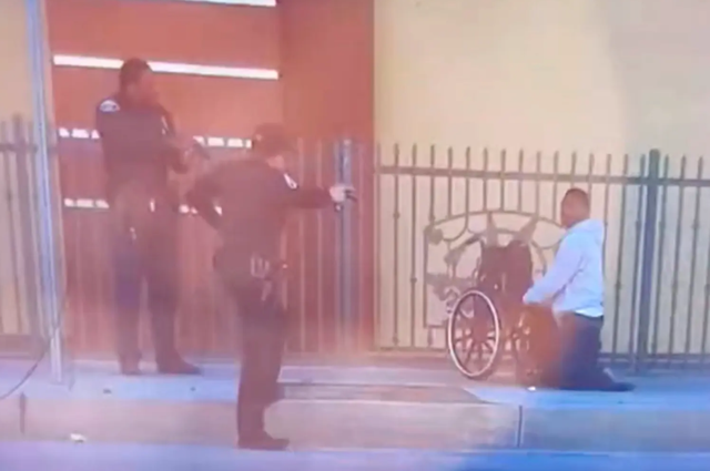 双腿截肢黑人男子遭连开10枪身亡 事发时男子从轮椅上逃下来试图躲避警察追捕