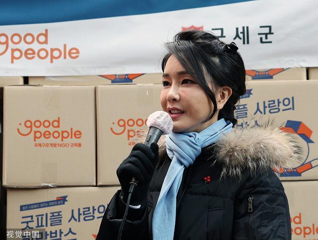 韩第一夫人禁食狗肉言论引农户抗议 称其根本没有权力代替政府就禁食狗肉作出承诺