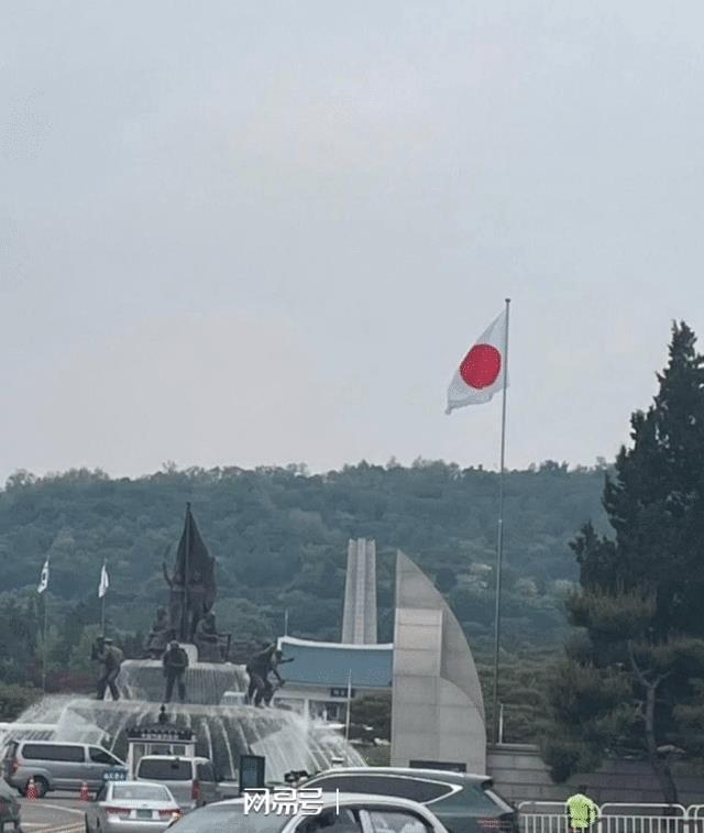 韩国家公墓升起日本国旗 尹锡悦对日本跪得很彻底