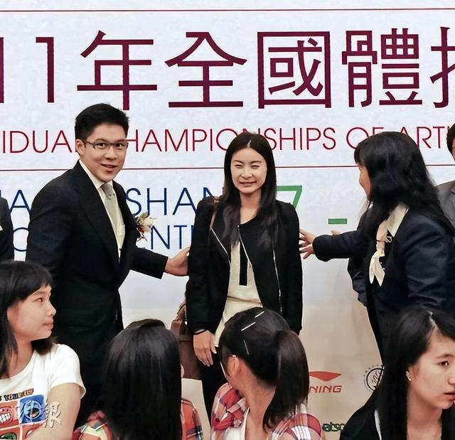 霍启刚在香港担任什么职位  他和郭晶晶的婚姻，是相互成就！