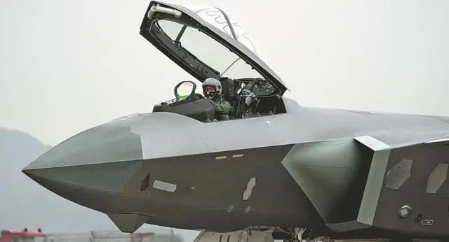 西方最新情报,第10个歼-20旅现身西南,总量超200架,涡扇-15大推已装机