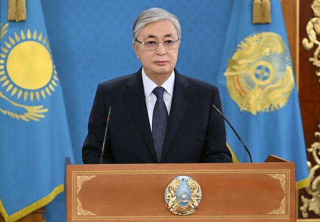 哈萨克斯坦公务员工资停涨5年 总统：公务员工资已足够高
