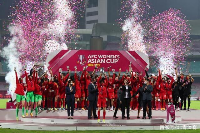 中国女足不负众望足捧起亚洲杯！足协或将重奖女足超1000万元