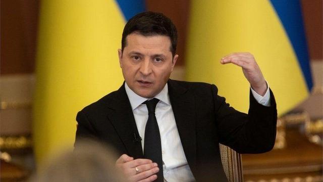 乌克兰总统：西方撤走外交人员是错误 呼吁商人能返回家园