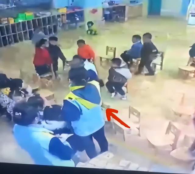 晚报|中国学生因军训被澳遣返 俄称不在乌使用核武