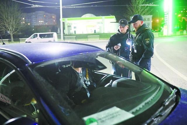 泽连斯基宣布罢免两名“叛徒”